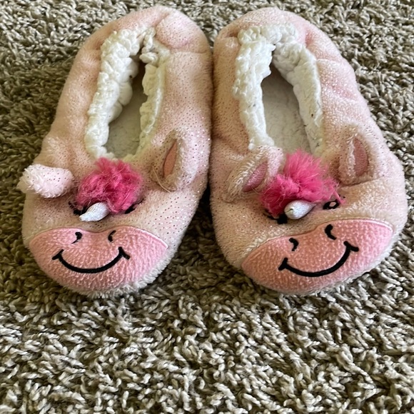 Slippers with grippers on bottom hotsell